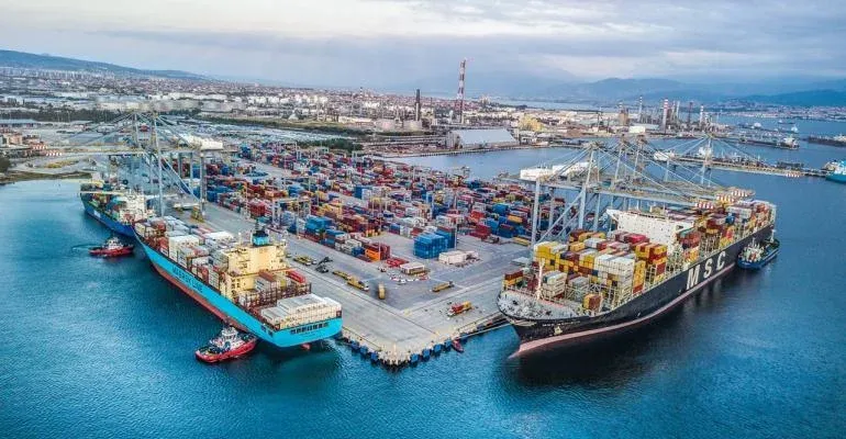 التوترات التجارية بين الصين وامريكا المتصاعدة تهدد قطاع الشحن البحري العربي