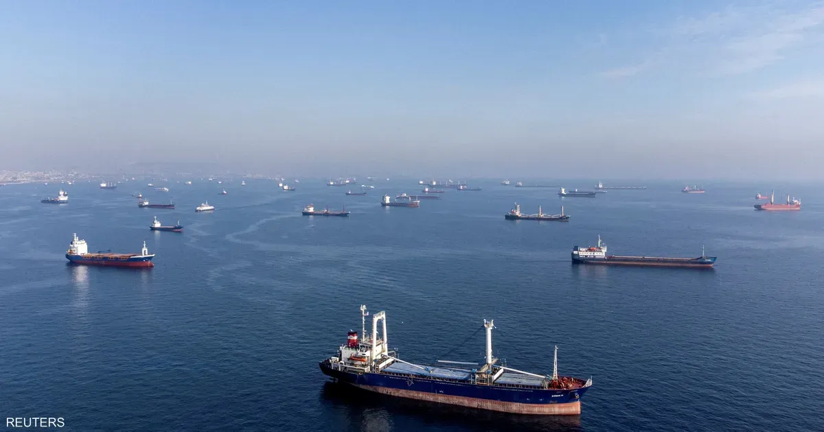 عشرات الناقلات الروسية تعلق في البحر.. وإيران على مرمى النظر