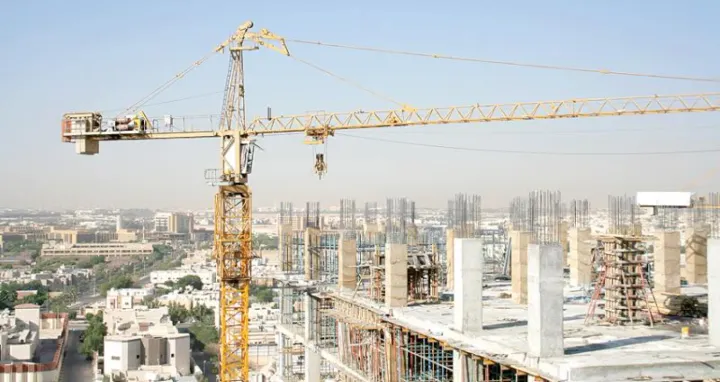 مشاريع السعودية ترفع حجم التوظيف في مجال البناء والهندسة… وطلب مباشر على العمالة العربية
